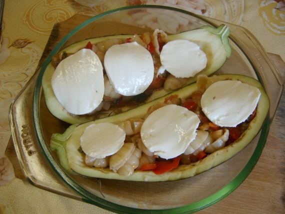 Баклажаны, фаршированные макаронами Баклажаны, фаршированные макаронами