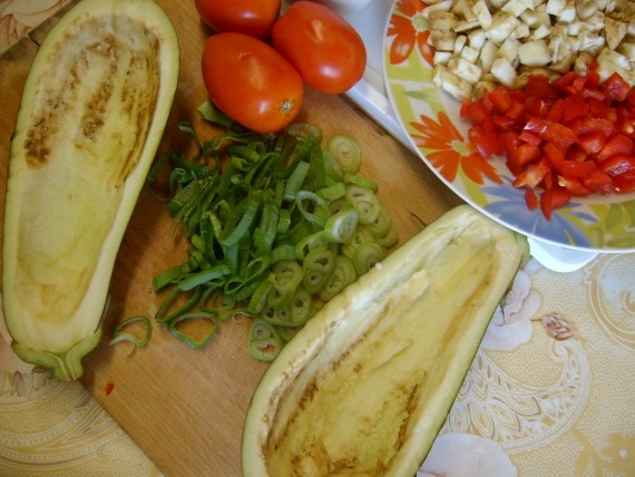 Баклажаны, фаршированные макаронами Баклажаны, фаршированные макаронами