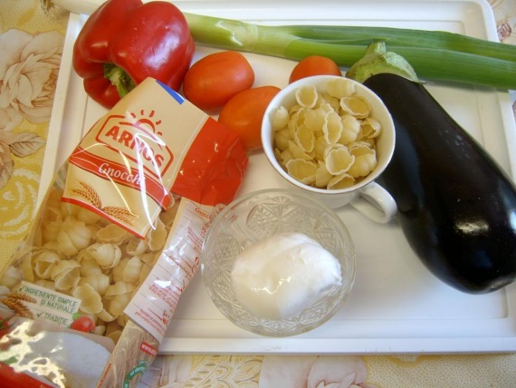 Баклажаны, фаршированные макаронами Баклажаны, фаршированные макаронами