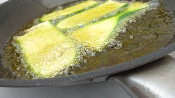 Кабачки жареные с чесноком Кабачки жареные с чесноком