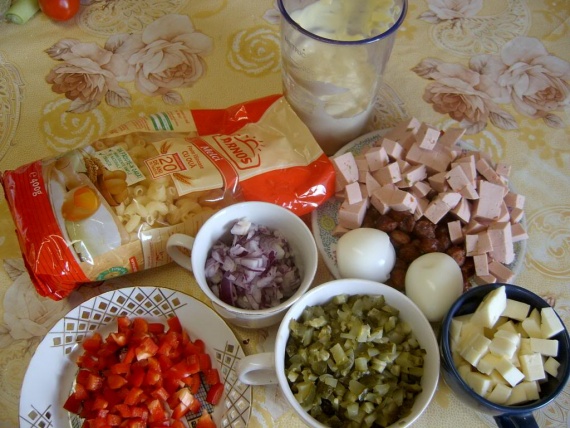 Cалат с макаронами и яйцом Cалат с макаронами и яйцом