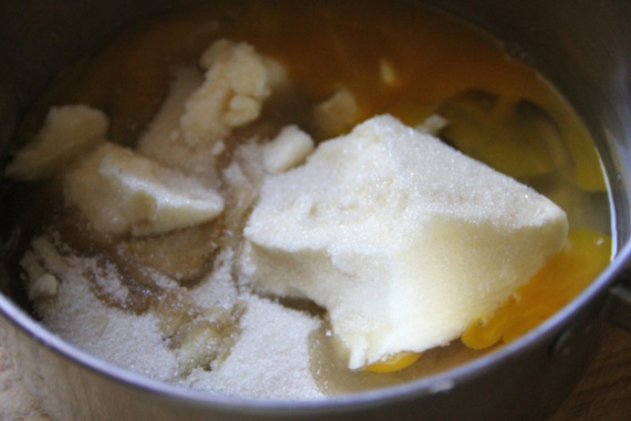 Торт медовый с черносливом и орехами Торт медовый с черносливом и орехами