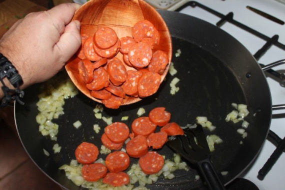 Картофель с колбасой и брюссельской капустой Картофель с колбасой и брюссельской капустой
