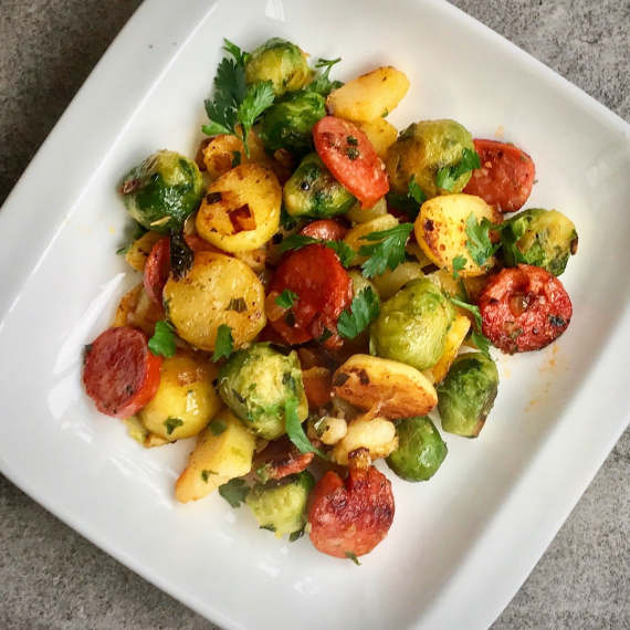 Картофель с колбасой и брюссельской капустой Картофель с колбасой и брюссельской капустой