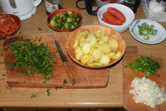 Картофель с колбасой и брюссельской капустой Картофель с колбасой и брюссельской капустой