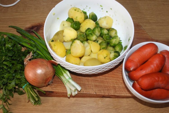 Картофель с колбасой и брюссельской капустой Картофель с колбасой и брюссельской капустой