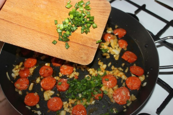 Картофель с колбасой и брюссельской капустой Картофель с колбасой и брюссельской капустой