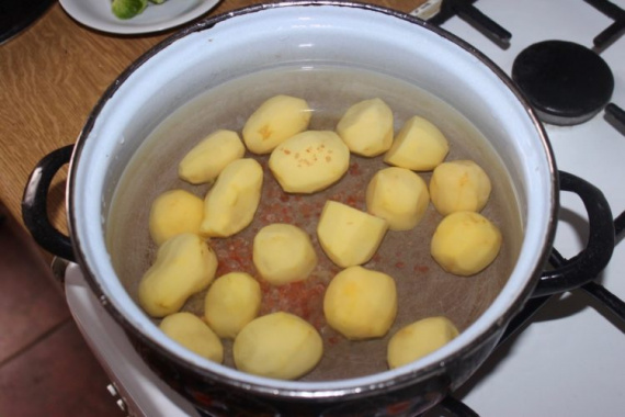 Картофель с колбасой и брюссельской капустой Картофель с колбасой и брюссельской капустой