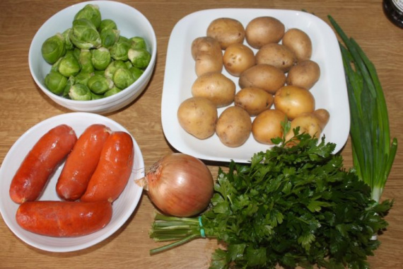 Картофель с колбасой и брюссельской капустой Картофель с колбасой и брюссельской капустой