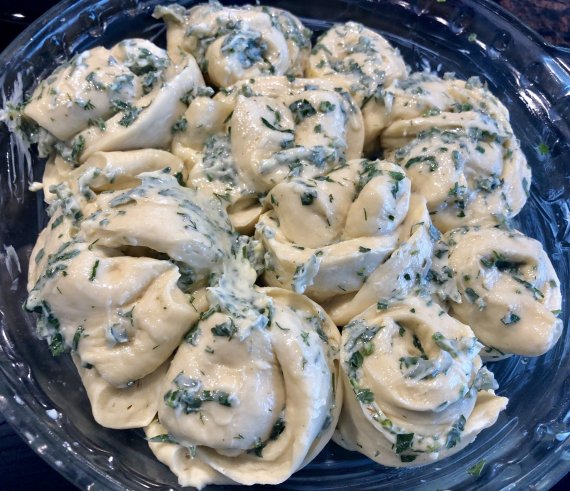Булочки с чесноком и зеленью Булочки с чесноком и зеленью