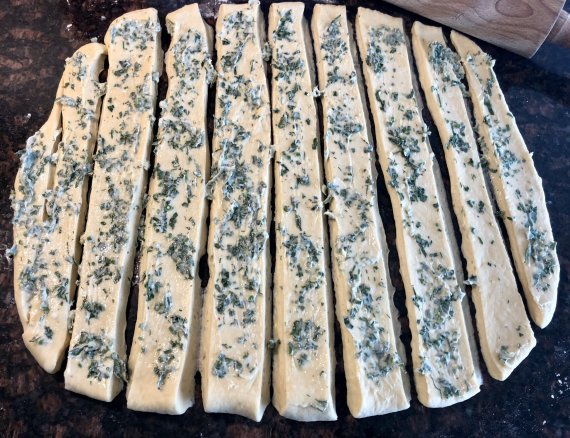 Булочки с чесноком и зеленью Булочки с чесноком и зеленью