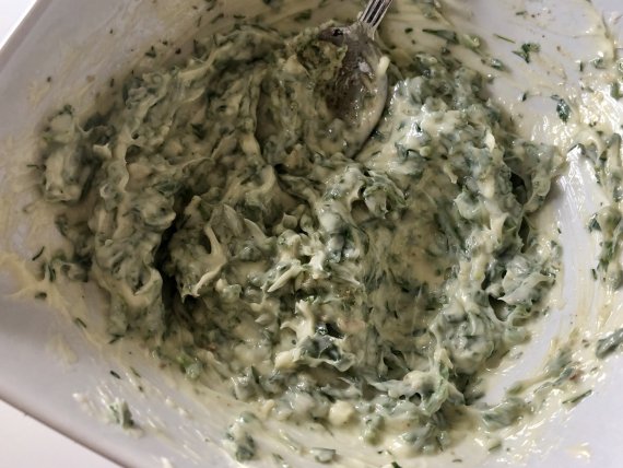Булочки с чесноком и зеленью Булочки с чесноком и зеленью