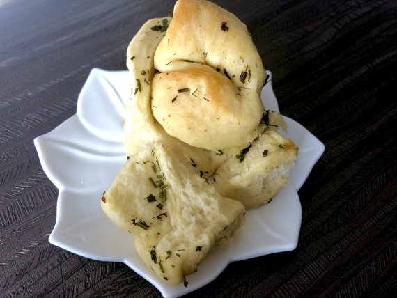 Булочки с чесноком и зеленью Булочки с чесноком и зеленью