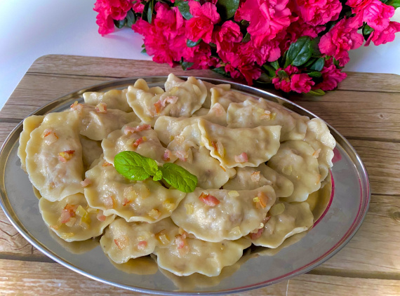 Вареники с квашеной капустой и грибами Вареники с квашеной капустой и грибами