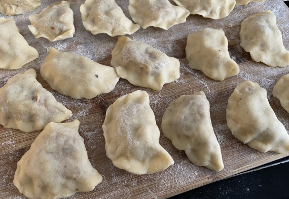 Вареники с квашеной капустой и грибами Вареники с квашеной капустой и грибами