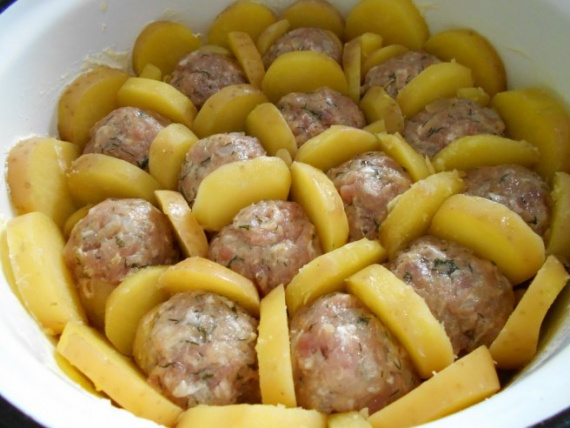 Запеканка с мясными шариками Запеканка с мясными шариками