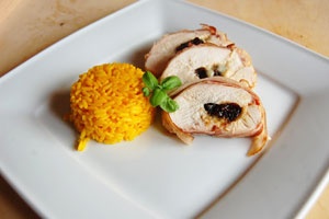 Куриная грудка, фаршированная черносливом Куриная грудка, фаршированная черносливом