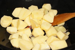 Жаркое по-домашнему с курицей Жаркое по-домашнему с курицей
