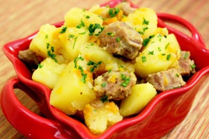 Картошка с мясом в кастрюле Картошка с мясом в кастрюле