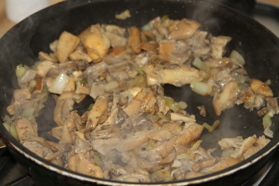 Куриная грудка с вешенками Куриная грудка с вешенками