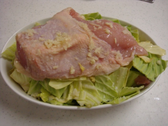 Куриное филе с капустой в микроволновке Куриное филе с капустой в микроволновке