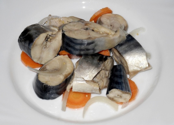 Маринованная скумбрия в банке Маринованная скумбрия в банке