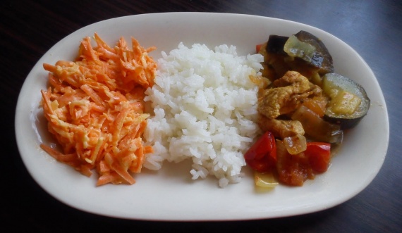 Курица, тушеная с овощами в микроволновке Курица, тушеная с овощами в микроволновке