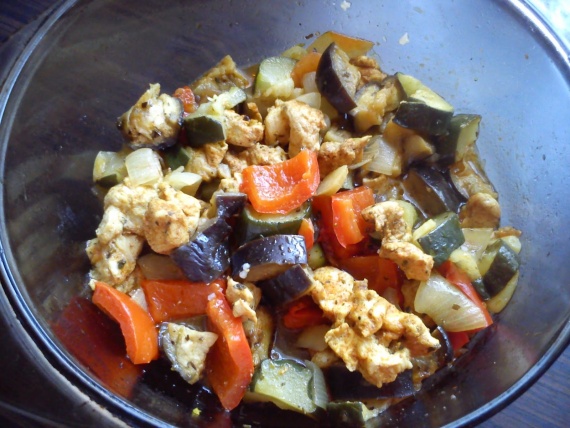 Курица, тушеная с овощами в микроволновке Курица, тушеная с овощами в микроволновке