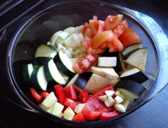 Курица, тушеная с овощами в микроволновке Курица, тушеная с овощами в микроволновке