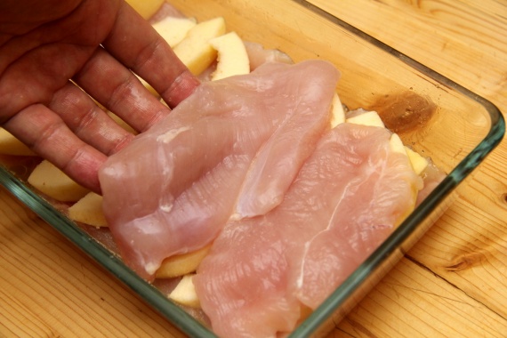 Куриная грудка с яблоками в сливках Куриная грудка с яблоками в сливках