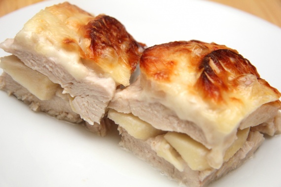 Куриная грудка с яблоками в сливках Куриная грудка с яблоками в сливках