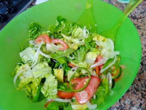 Салат с курицей в панировке Салат с курицей в панировке
