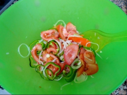 Салат с курицей в панировке Салат с курицей в панировке