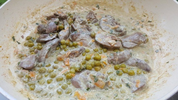 Куриная печень с горошком Куриная печень с горошком