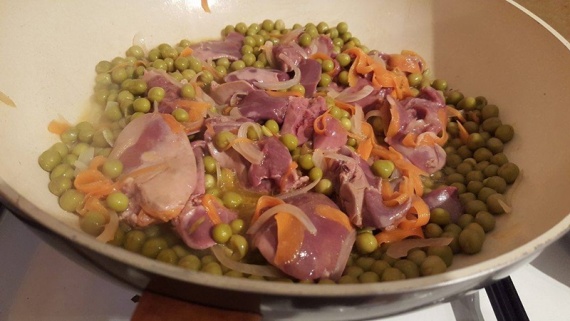 Куриная печень с горошком Куриная печень с горошком