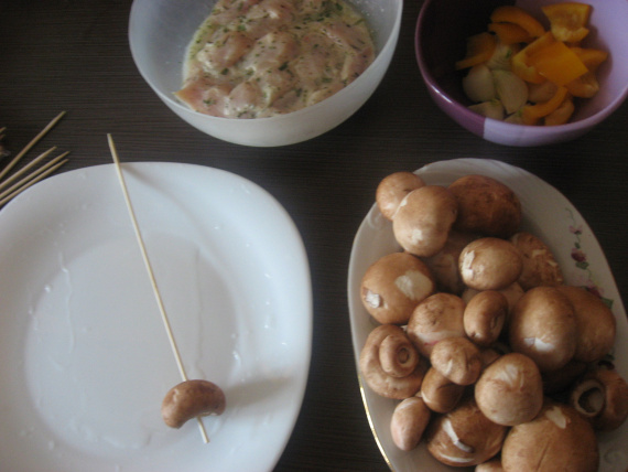 Шашлык из курицы и шампиньонов Шашлык из курицы и шампиньонов