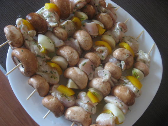 Шашлык из курицы и шампиньонов Шашлык из курицы и шампиньонов
