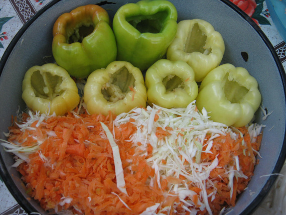Фаршированный перец на зиму, с морковью и капустой Фаршированный перец на зиму, с морковью и капустой