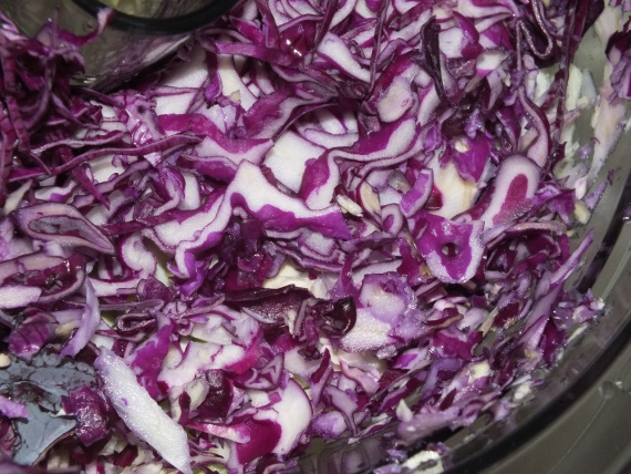 Салат из краснокочанной и белокочанной капусты Салат из краснокочанной и белокочанной капусты