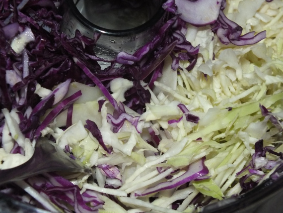 Салат из краснокочанной и белокочанной капусты Салат из краснокочанной и белокочанной капусты