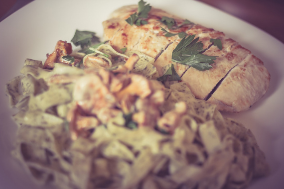Курица с лисичками в сливочном соусе Курица с лисичками в сливочном соусе