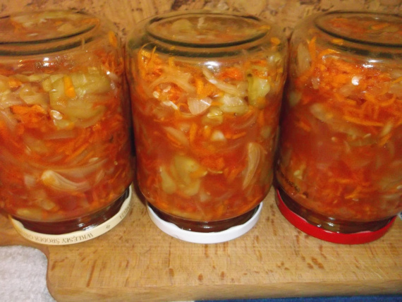 Салат из огурцов и моркови с томатной пастой на зиму Салат из огурцов и моркови с томатной пастой на зиму