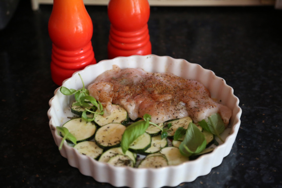 Куриная грудка с цукини Куриная грудка с цукини