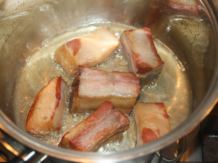 Тушеная картошка с копчеными ребрышками Тушеная картошка с копчеными ребрышками