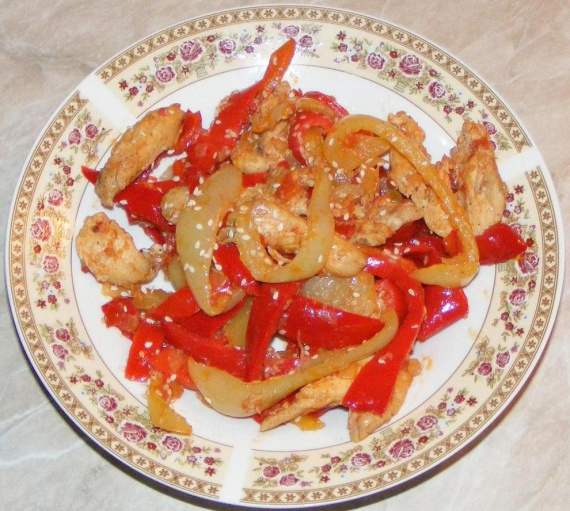 Курица с кунжутом и овощами Курица с кунжутом и овощами