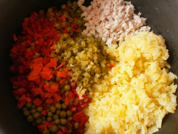 Куриный салат с овощами Куриный салат с овощами