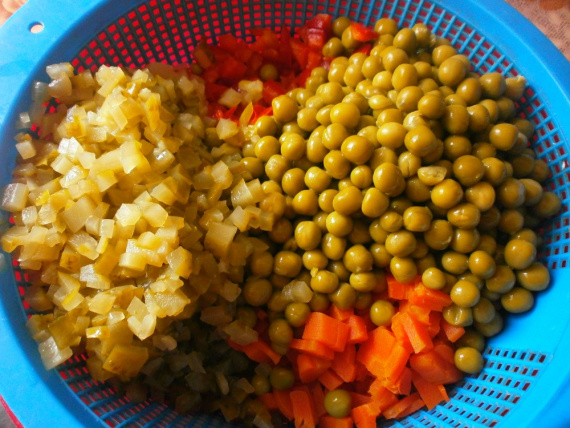 Куриный салат с овощами Куриный салат с овощами