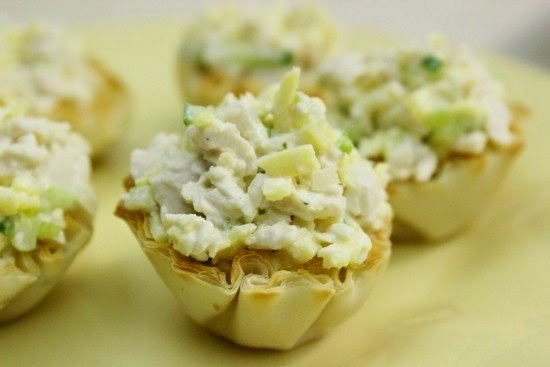 Салат с курицей в тарталетках Салат с курицей в тарталетках