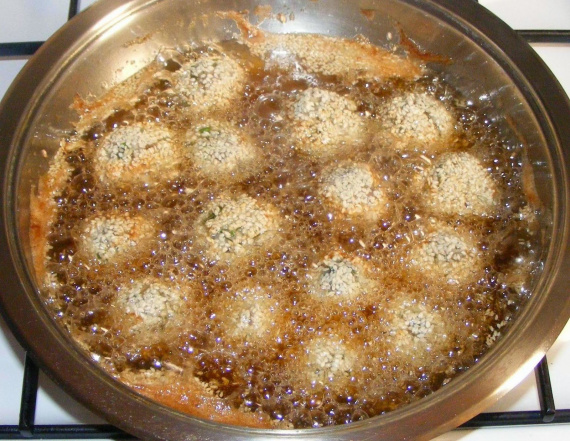 Фрикадельки с кунжутом Фрикадельки с кунжутом