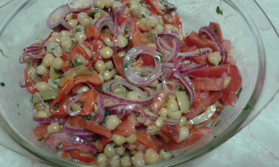 Салат с нутом и овощами Салат с нутом и овощами